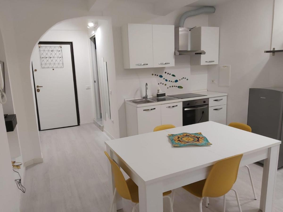 Holiday House Fieravecchia Салерно Екстериор снимка