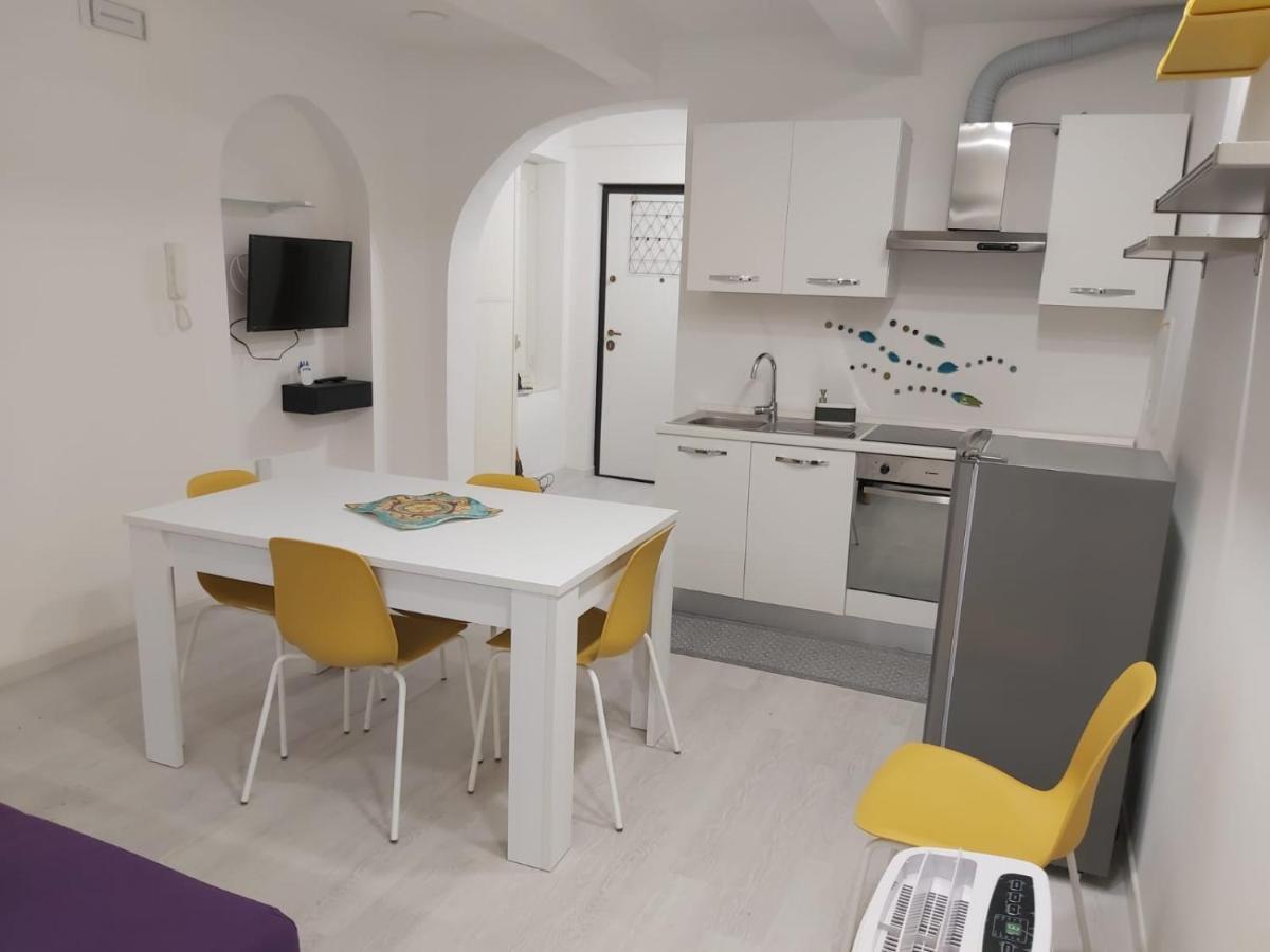 Holiday House Fieravecchia Салерно Екстериор снимка