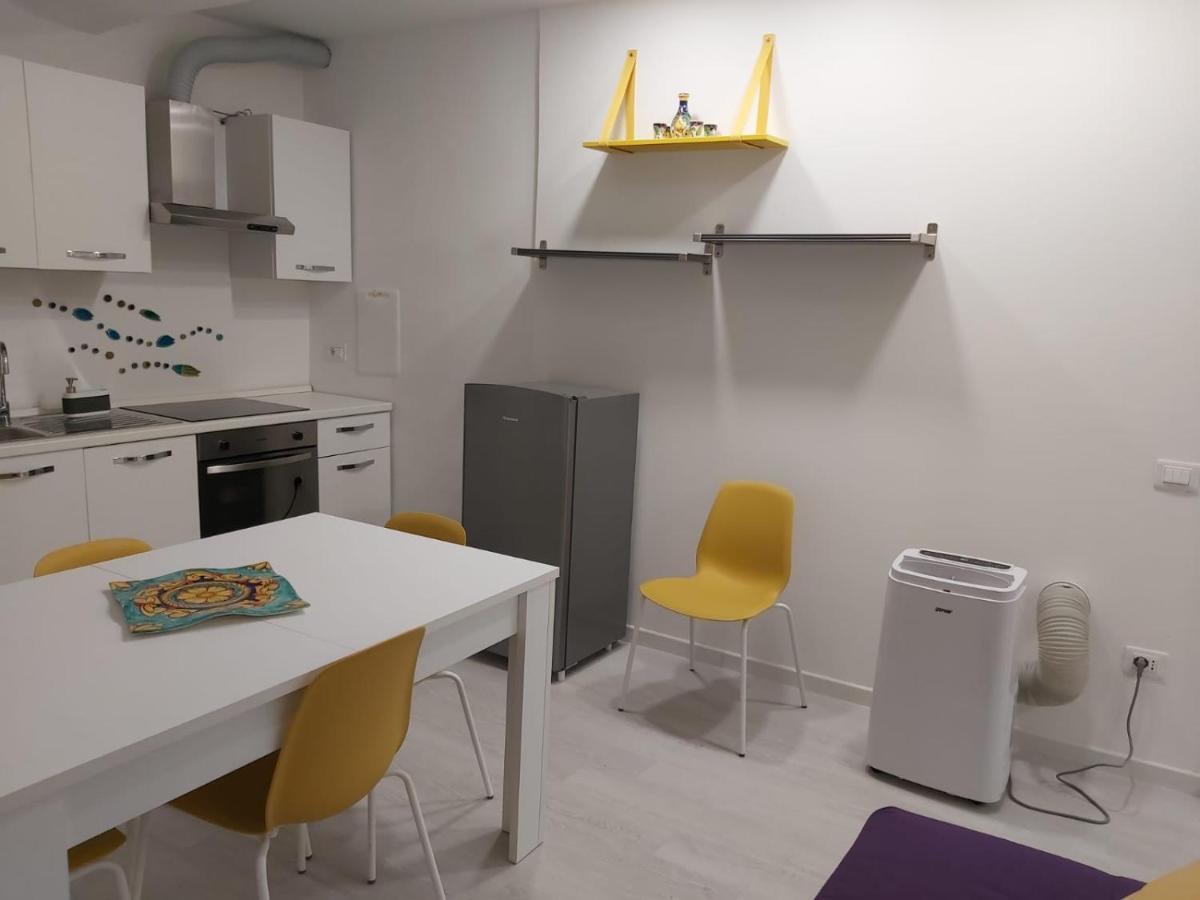 Holiday House Fieravecchia Салерно Екстериор снимка
