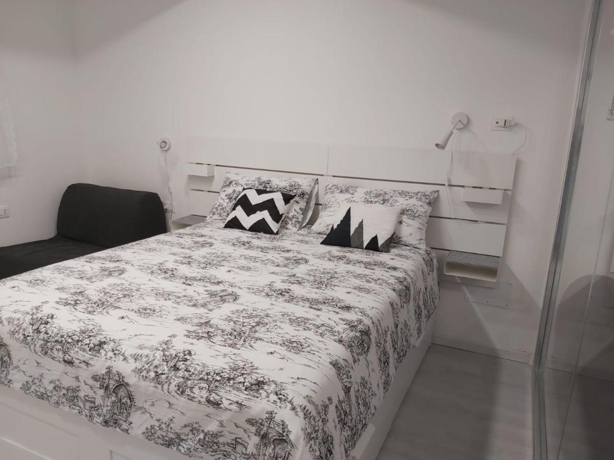 Holiday House Fieravecchia Салерно Екстериор снимка